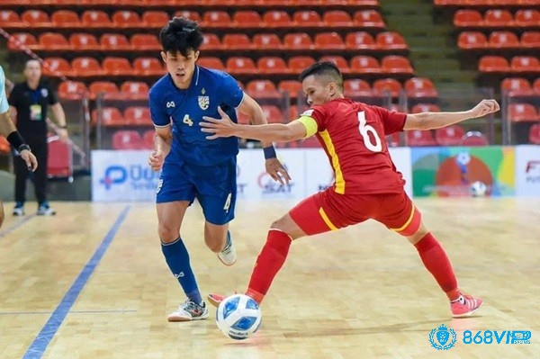 Có 2 hậu vệ trong một đội bóng futsal 5 người